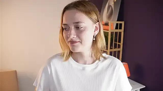 HollieCollelo from StripChat is Freechat