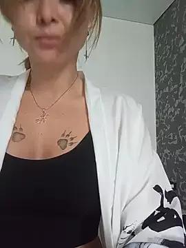 HollIyrose from StripChat is Freechat