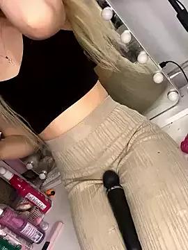 Holly-Glamour from StripChat