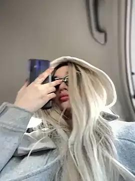 Holly_Molii from StripChat