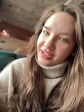 Holly_Molii from StripChat