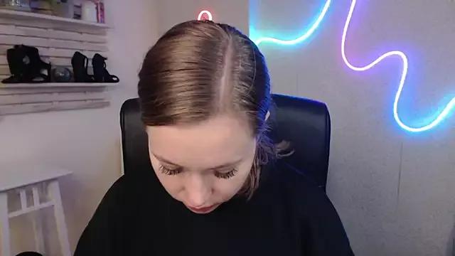 holly_xglam from StripChat