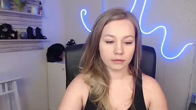 holly_xglam from StripChat