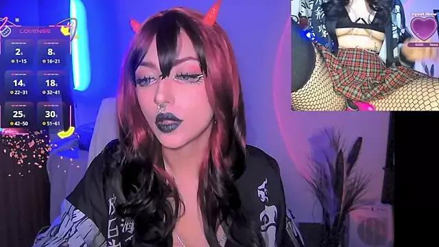 HollyDominic from StripChat