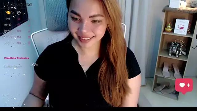 HolLyFaaCKer from StripChat is Freechat