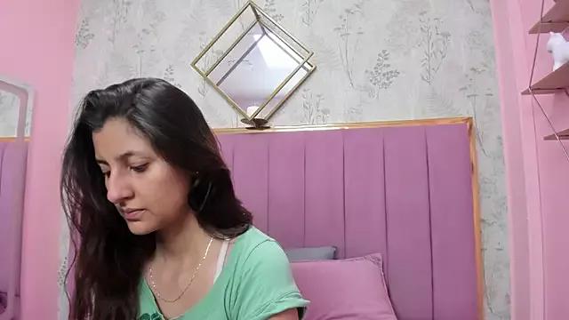 HollyGoddess from StripChat