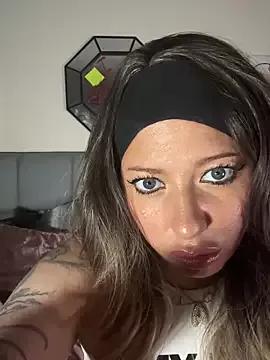 Hollyhudson123 from StripChat