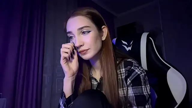 HollyPaw on StripChat 