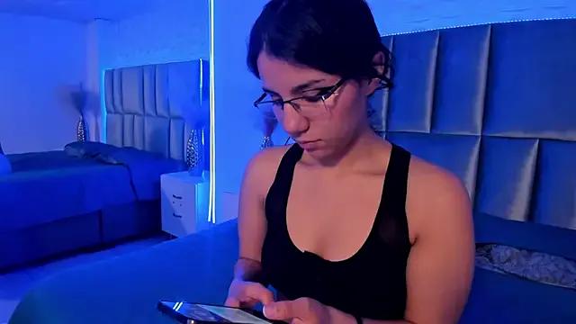 HollyPeach from StripChat is Freechat