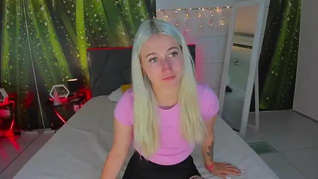 HollyTailors from StripChat is Freechat