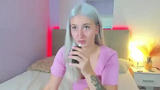 HollyTailors from StripChat is Freechat
