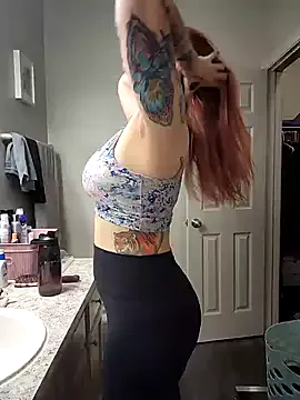 HollyTattoo on StripChat 