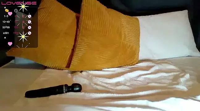 Honeybae82x from StripChat is Freechat