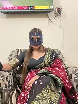 HoneyBearCpl from StripChat is Freechat