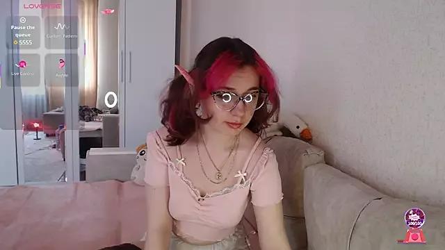 HoneydewWaves from StripChat is Freechat