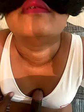 HoneyedPortal from StripChat is Group
