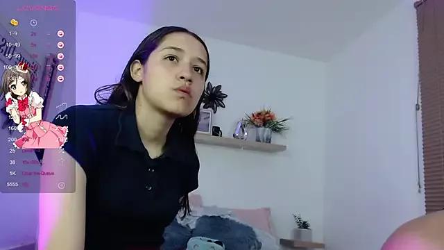honeys_18 from StripChat is Freechat