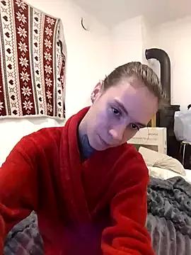 HoneySquirrel from StripChat is Freechat