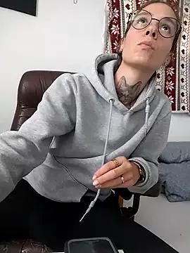 HoneySquirrel from StripChat is Freechat