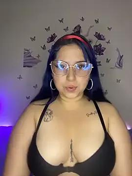 honeyviviss from StripChat is Freechat