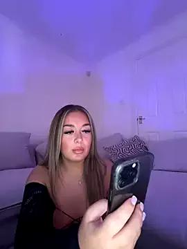 Honeyxoxxo from StripChat is Freechat