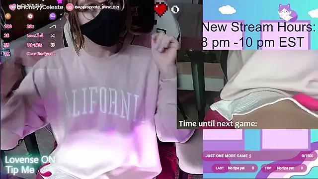 HoneyyCeleste from StripChat is Freechat