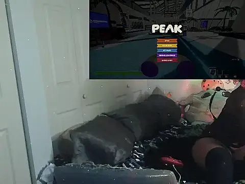 HonneyBunnyXO from StripChat is Freechat