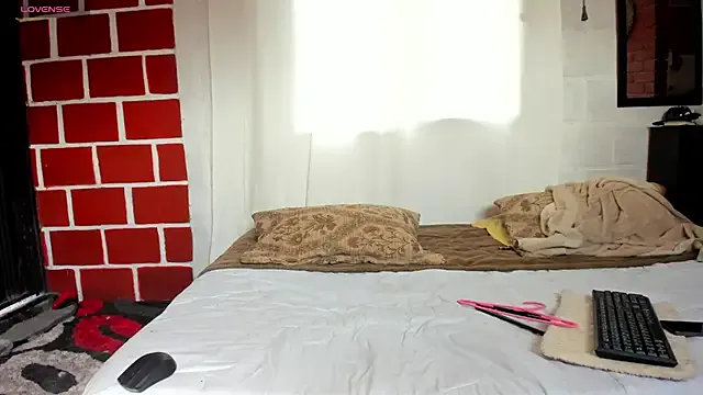 Try our streaming cams variety and talk on a personal level with our adorable girls streamers, showing off their bountiful shapes and dildos.