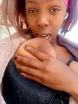 HornySnowie23x from StripChat is Freechat
