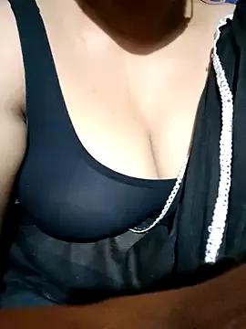 Hot-Risa from StripChat is Freechat