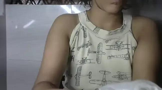 Hot-roseee from StripChat is Freechat