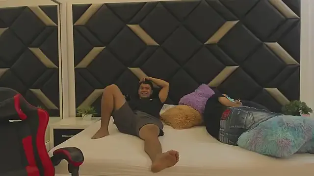 Hot_Threesomee from StripChat is Freechat