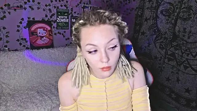 hotbeathoney from StripChat is Freechat