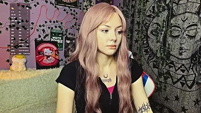 hotbeathoney from StripChat is Freechat
