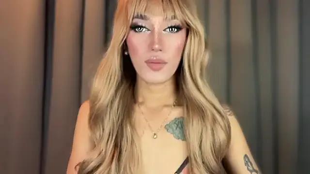 Hotsugarmollyxx from StripChat is Freechat