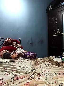 HottyOlly from StripChat is Freechat