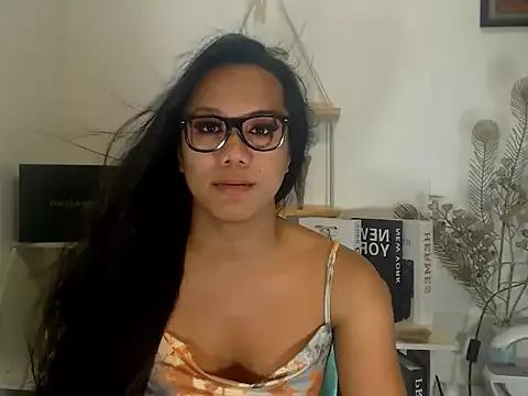 Hugecocksilvana from StripChat is Freechat