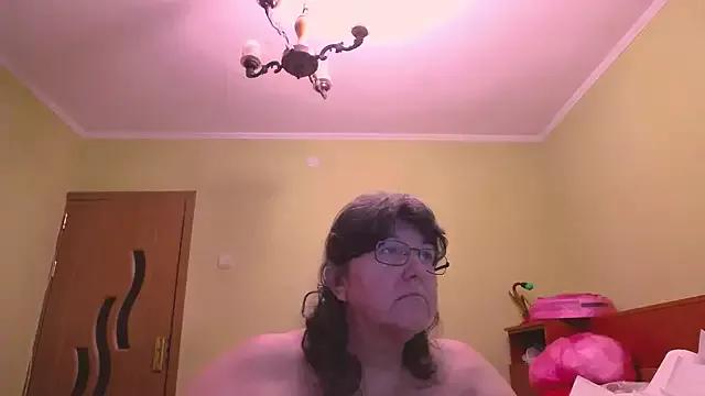 HugeTits from StripChat is Freechat