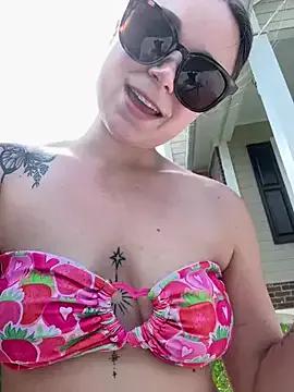 hurricanehayley777 from StripChat