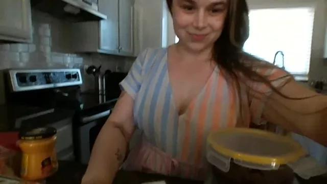 hurricanehayley777 from StripChat