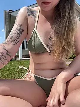 hurricanehayley777 from StripChat