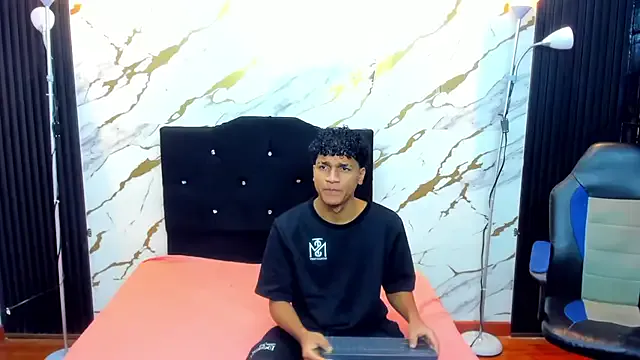 iaan_commerford from StripChat is Freechat