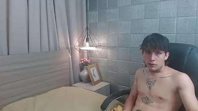 Iantwink18 from StripChat is Freechat