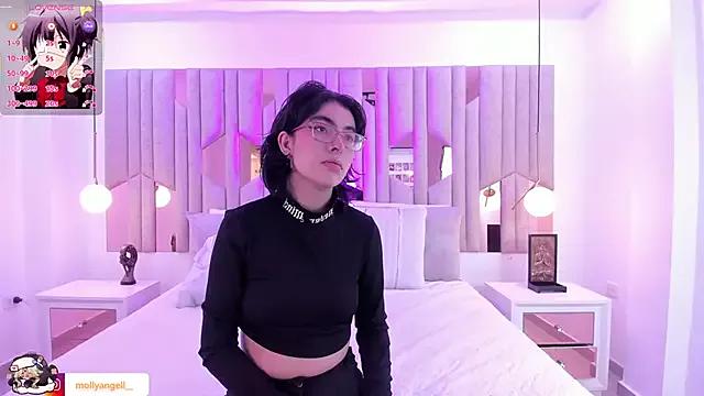 Try our streaming cams variety and talk on a personal level with our adorable girls streamers, showing off their bountiful shapes and dildos.