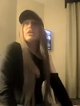ImCarolinaCutiexxx from StripChat is Freechat