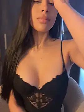 imsaraah from StripChat is Freechat