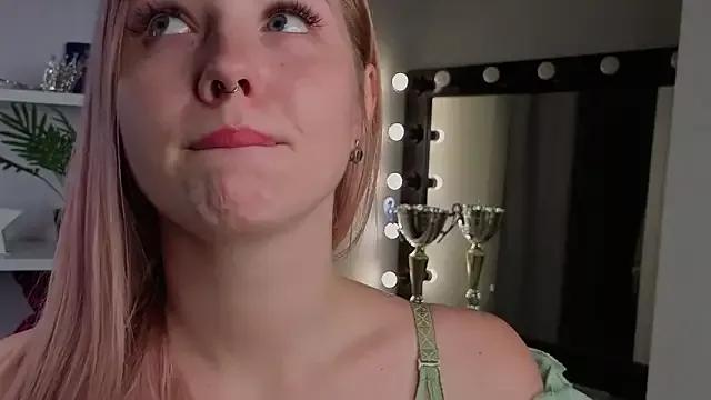 IrenaFenty from StripChat is Freechat