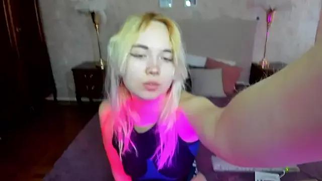 Iriska_mini from StripChat