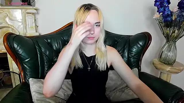 Iriska_mini from StripChat