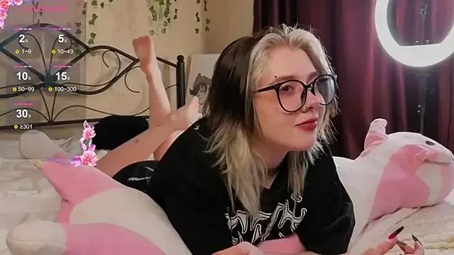 IrisSoCute from StripChat is Freechat